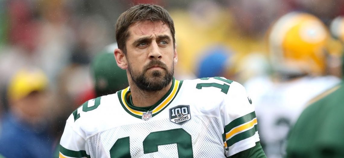 Aaron Rodgers no se presenta a entrenar con Green Bay