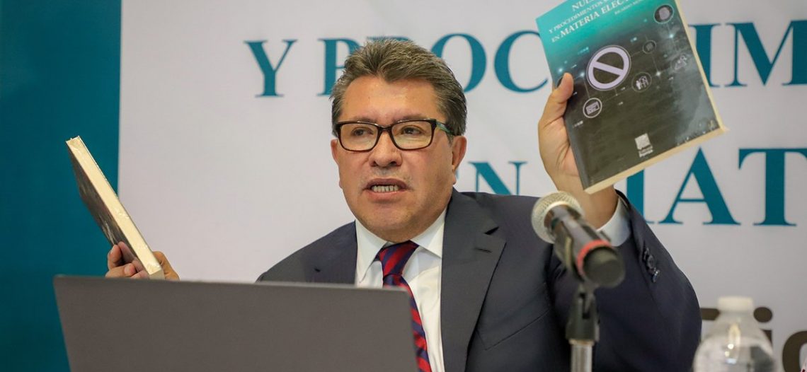 Presenta Ricardo Monreal su nuevo libro en Sinaloa
