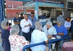 Recorren Manuel Villegas y Carla Neudert colonias de Guaymas abandonadas por el gobierno