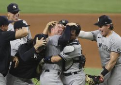Revancha de Kluber, lanza sin hit ni carrera