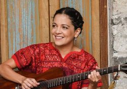 Natalia Lafourcade y la fuerza de la comunidad