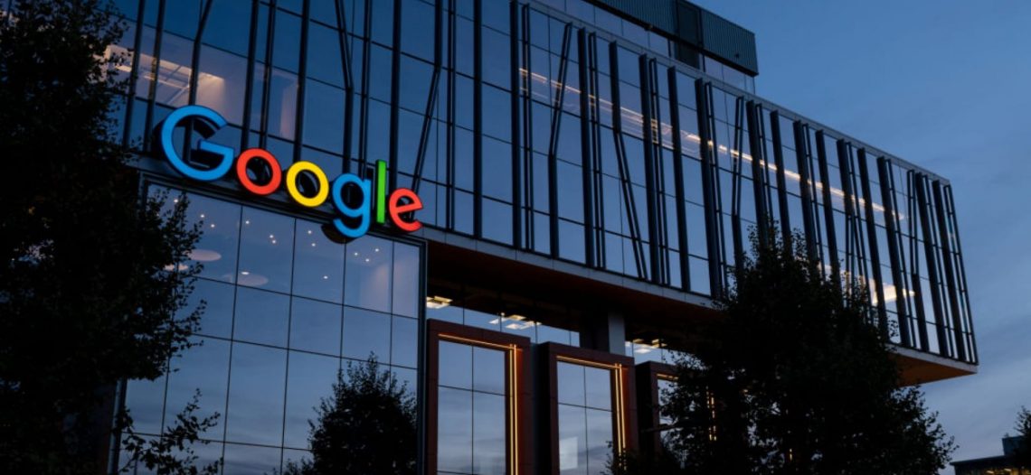 Empleados de Google seguirán trabajando desde casa al reabrir instalaciones