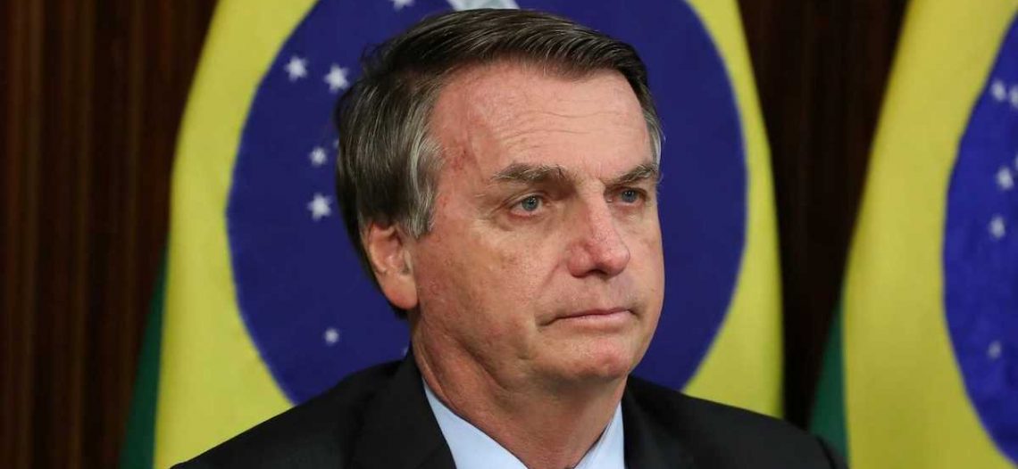 Multan a Bolsonaro por realizar acto masivo y no usar cubrebocas