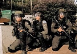 Soldados israelíes cercan Gaza