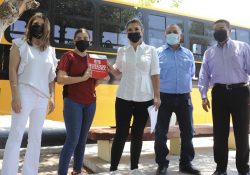 Entrega Gobernadora becas, transporte escolar y obras de pavimentación en Empalme
