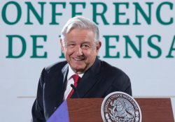 Tras reunión con Durazo, López Obrador dice que recibirá a los gobernadores electos