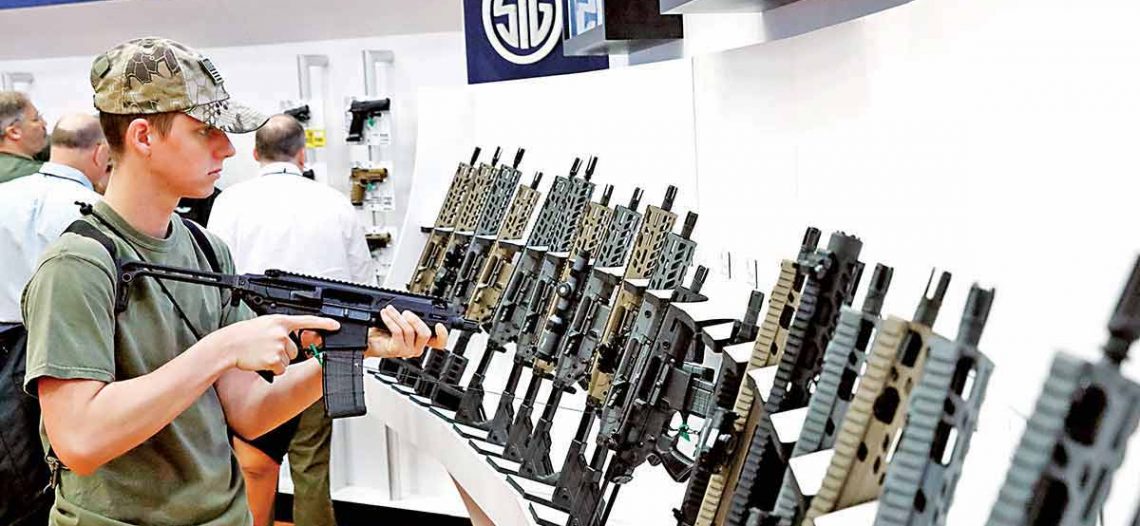 Aumentan trámites para comprar armas en EU