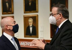Ebrard promete a EU vacunación acelerada en municipios fronterizos