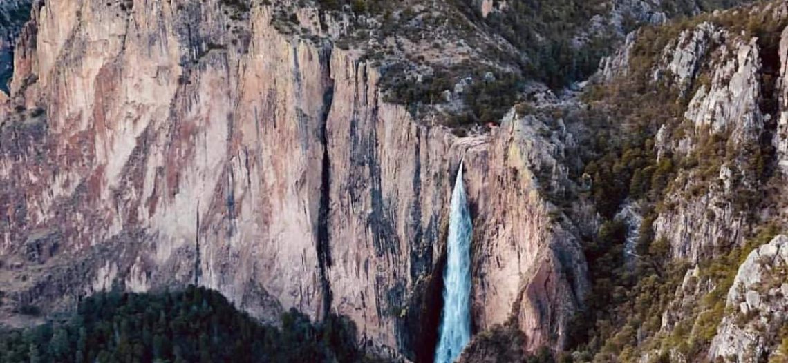 Luce en todo su esplendor la cascada de Basaseachi, la más alta de México