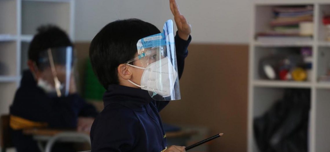 80% quiere enviar a las clases sólo con vacuna; percepción sobre regreso presencial