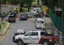 Policía toma instalaciones de la Universidad de las Américas Puebla; Luis Ernesto Derbez en la disputa de millones de dólares