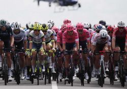 Detienen a sospechosa de provocar caída múltiple en el Tour