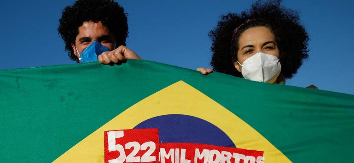 Brasil registra 695 muertes más por covid; cifra total de defunciones supera las 525 mil