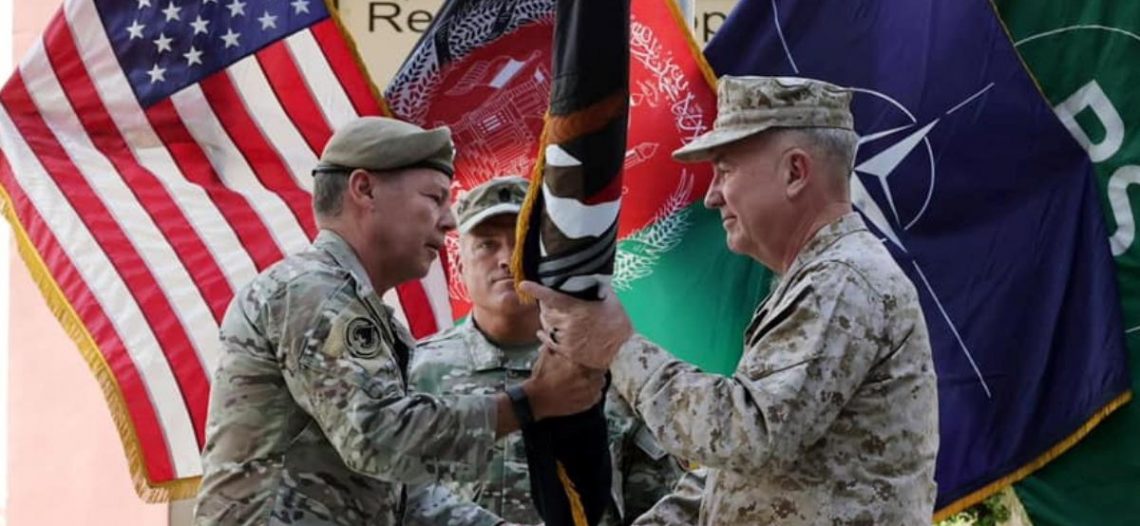 Jefe del comando de EU en Afganistán entrega el mando como fin de misión