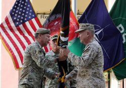 Jefe del comando de EU en Afganistán entrega el mando como fin de misión