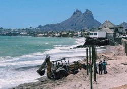 Se confirma la preocupación: marea alta afecta a la Playa Incluyente en construcción