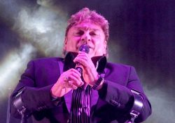 Muere por covid-19 José Manuel Zamacona, vocalista de Los Yonics