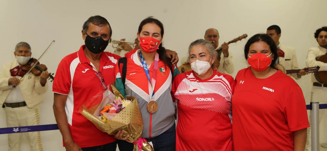 Gran recibimiento para la medallista olímpica Alejandra Valencia