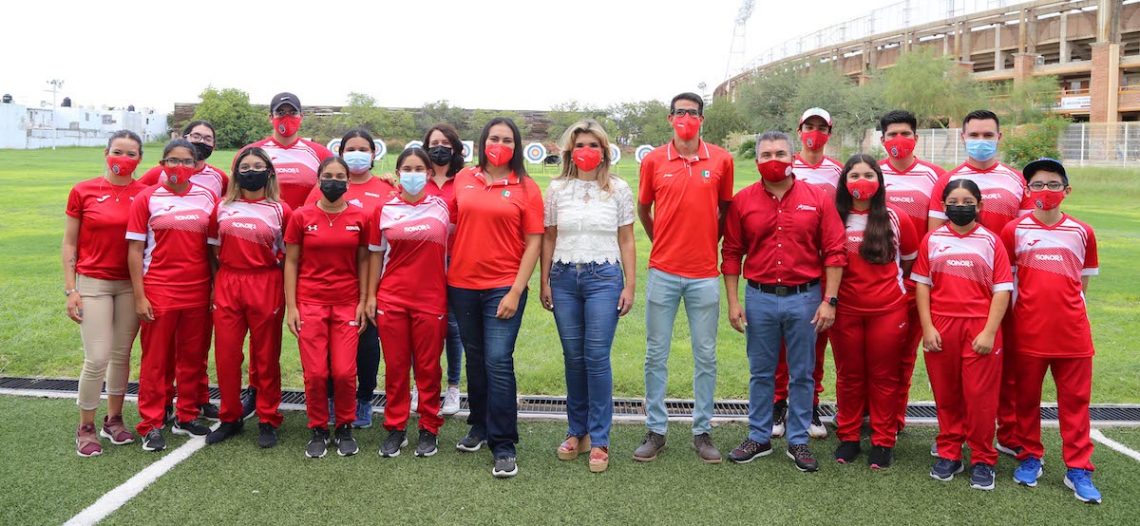 Premia Gobernadora Pavlovich a atletas olímpicos sonorenses que participaron en Tokio 2020