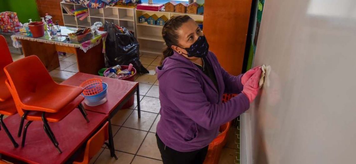 SEP pide a padres de familia sumarse a jornadas de limpieza de escuelas
