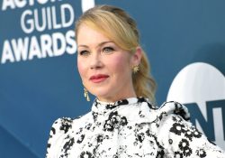 Christina Applegate revela que tiene esclerosis múltiple
