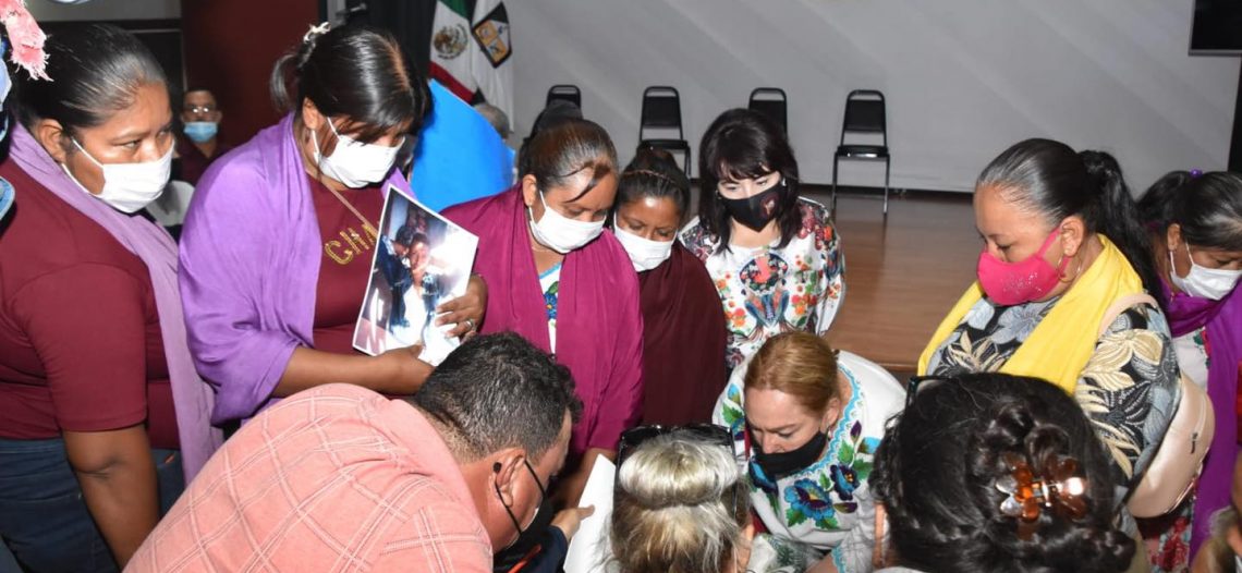 Familiares de los miembros de la Tribu Yaqui desaparecidos, reconocen prendas entre los cuerpos encontrados en el Chichiquelite