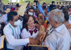 Acompaña alcaldesa Karla Córdova al presidente AMLO a la ceremonia de desagravio y supervisión del Plan de Justicia Yaqui