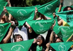 Corte despenaliza el aborto; ministros defienden derecho a decidir