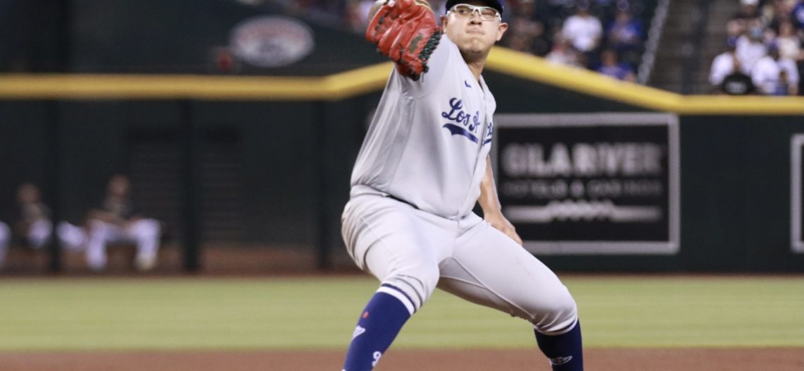 Julio Urías llega a 19 victorias y empata marca de Fernando Valenzuela del 82