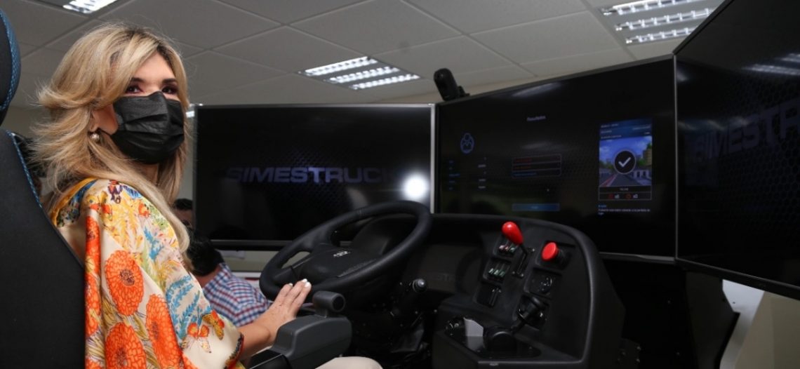 Inaugura Gobernadora 4 aulas móviles y un aula de simulador de autotransporte en ICATSON