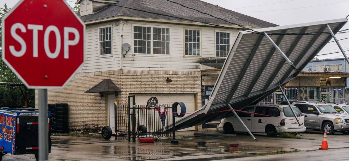 Huracán deja sin luz a miles en Texas