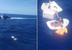 En altamar rescatan a dos niños abrazados al cadáver de su mamá