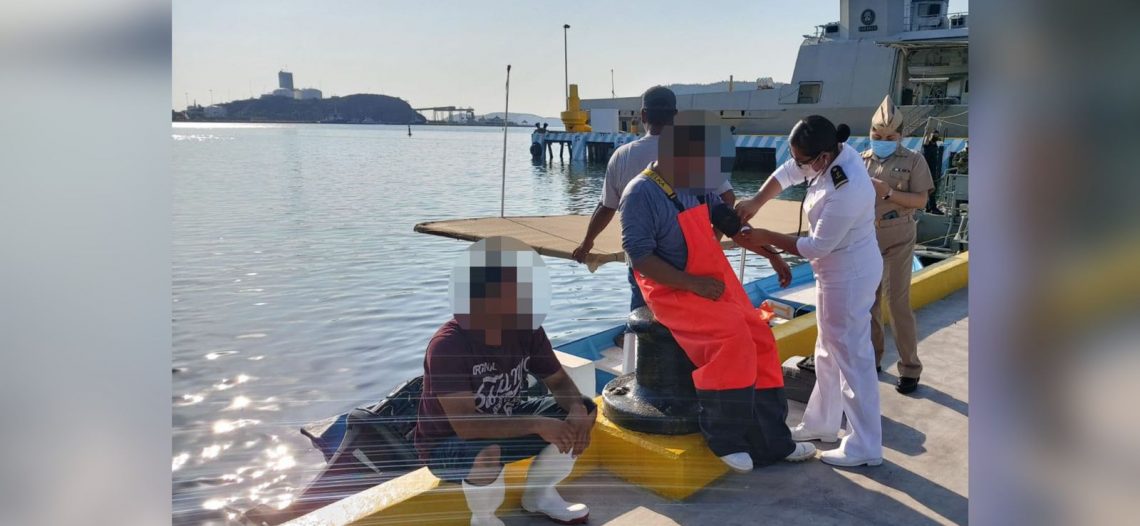 SEMAR RESCATA A TRES PESCADORES EN GUAYMAS, SONORA