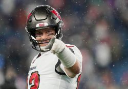 Tom Brady comanda a Bucaneros sobre los Patriotas