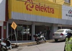 Elektra pierde un juicio por “desaparecer” dinero de un cliente, no paga y le embargan la tienda
