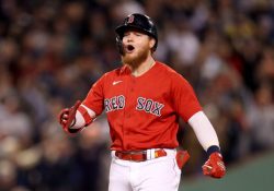 Verdugo remolca tres, Bogaerts y Schwaber la botan y Red Sox elimina a Yankees