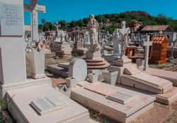 Invitan a tramitar permisos para venta ambulante en cementerios locales
