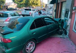CONDUCTORA ESTRELLA AUTO «CHOCOLATE» CONTRA LOCAL COMERCIAL EN LAS VILLAS