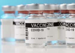 EU lanza plan para aumentar producción de vacunas covid