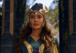 ‘Eternals’ y Salma Hayek se mantienen en la cima de la taquilla en EU