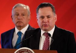 Funcionarios no deben exhibir lujo o extravagancia, señala López Obrador