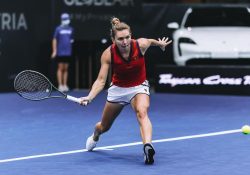 Simona Halep remonta y avanza a semifinales en Linz