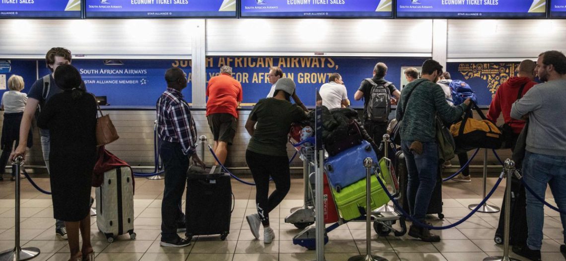 Europa refuerza las restricciones; ante propagación de ómicron