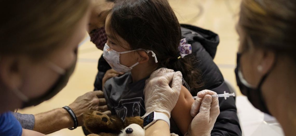 Grecia aprueba vacunación anticovid para niños de 5 a 11 años