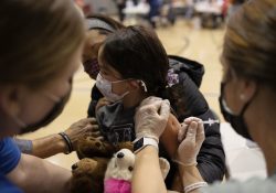 Grecia aprueba vacunación anticovid para niños de 5 a 11 años