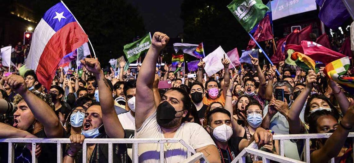 Miles ‘explotan de alegría’ por victoria de Boric en Chile