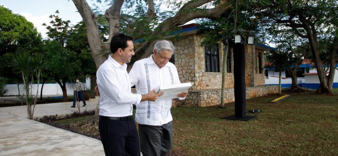 López Obrador y Vila Dosal constatan avances en obras del Tren Maya
