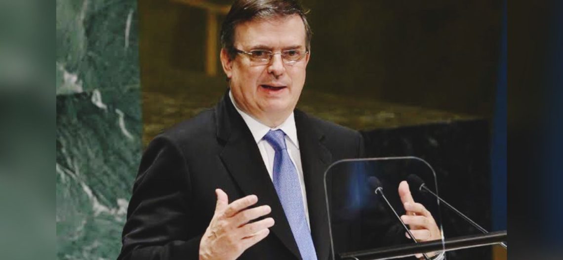 En EU, nominan a Ebrard como persona del año; le gana fama su demanda contra fabricantes y distribuidores de armas