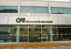 CFE podrá cobrar más por usar sus líneas transmisoras; Iberdrola pierde un amparo solicitado contra esa medida