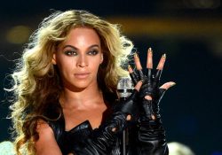 Beyoncé lamenta muerte de Vicente Fernández